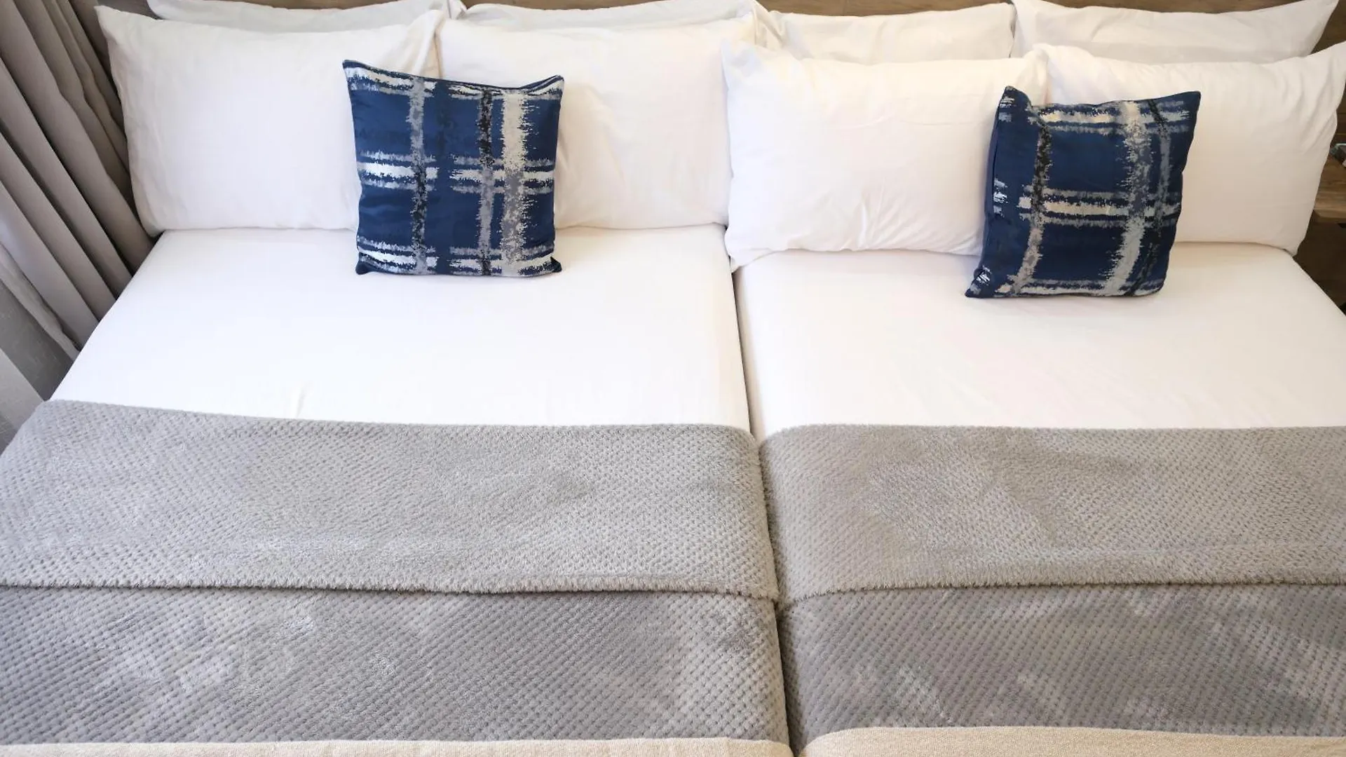 Staycation Near Mall Of Asia, Condotel With 2 Beds, Pasay Manila