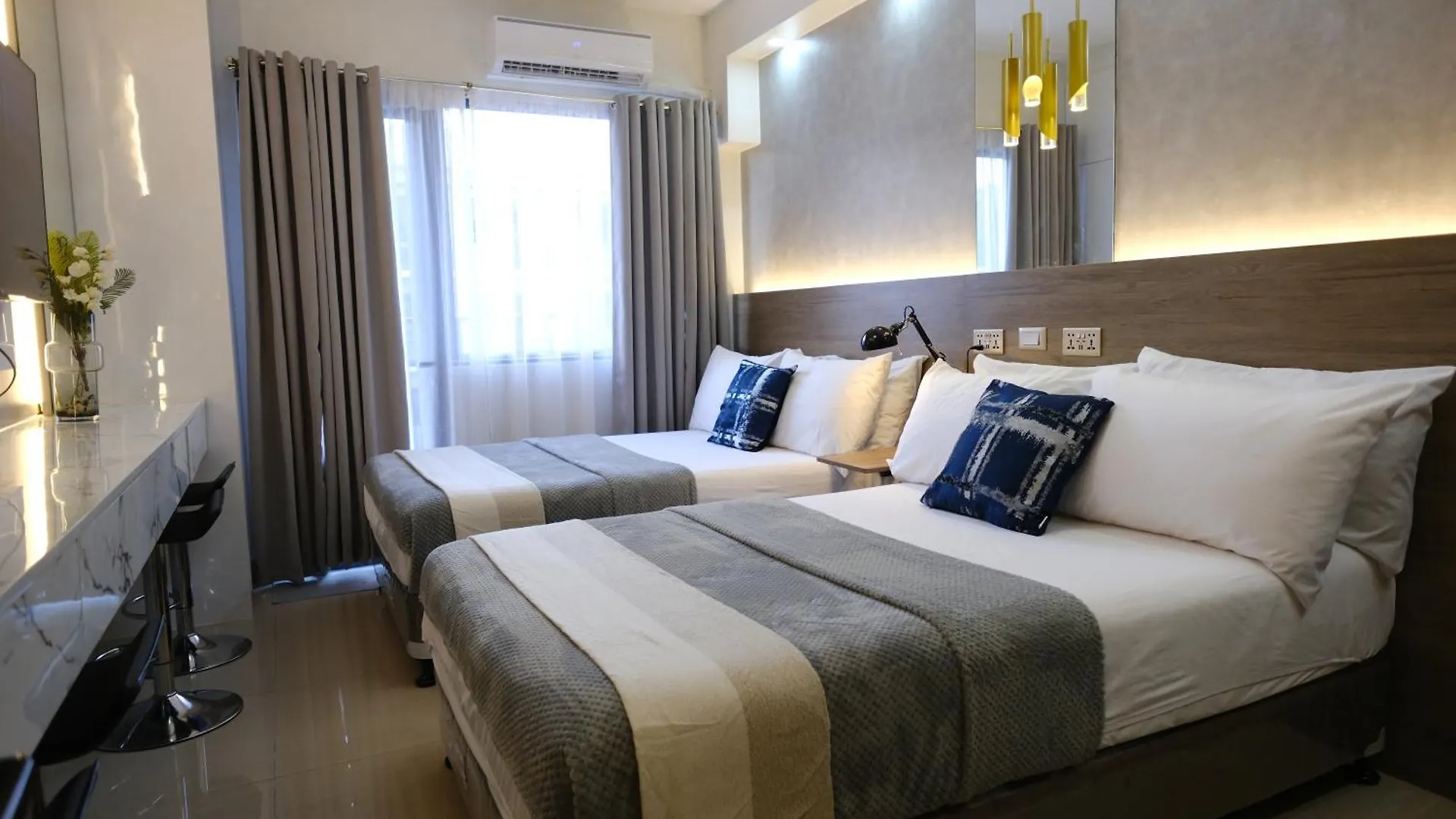 Staycation Near Mall Of Asia, Condotel With 2 Beds, Pasay Manila