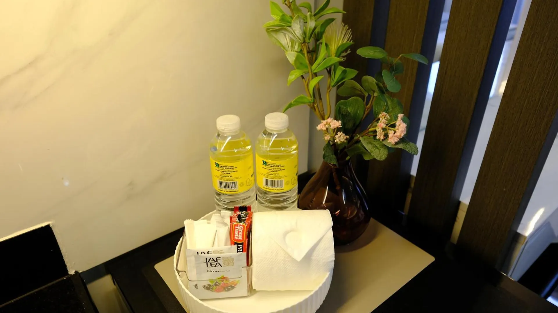 Staycation Near Mall Of Asia, Condotel With 2 Beds, Pasay Manila