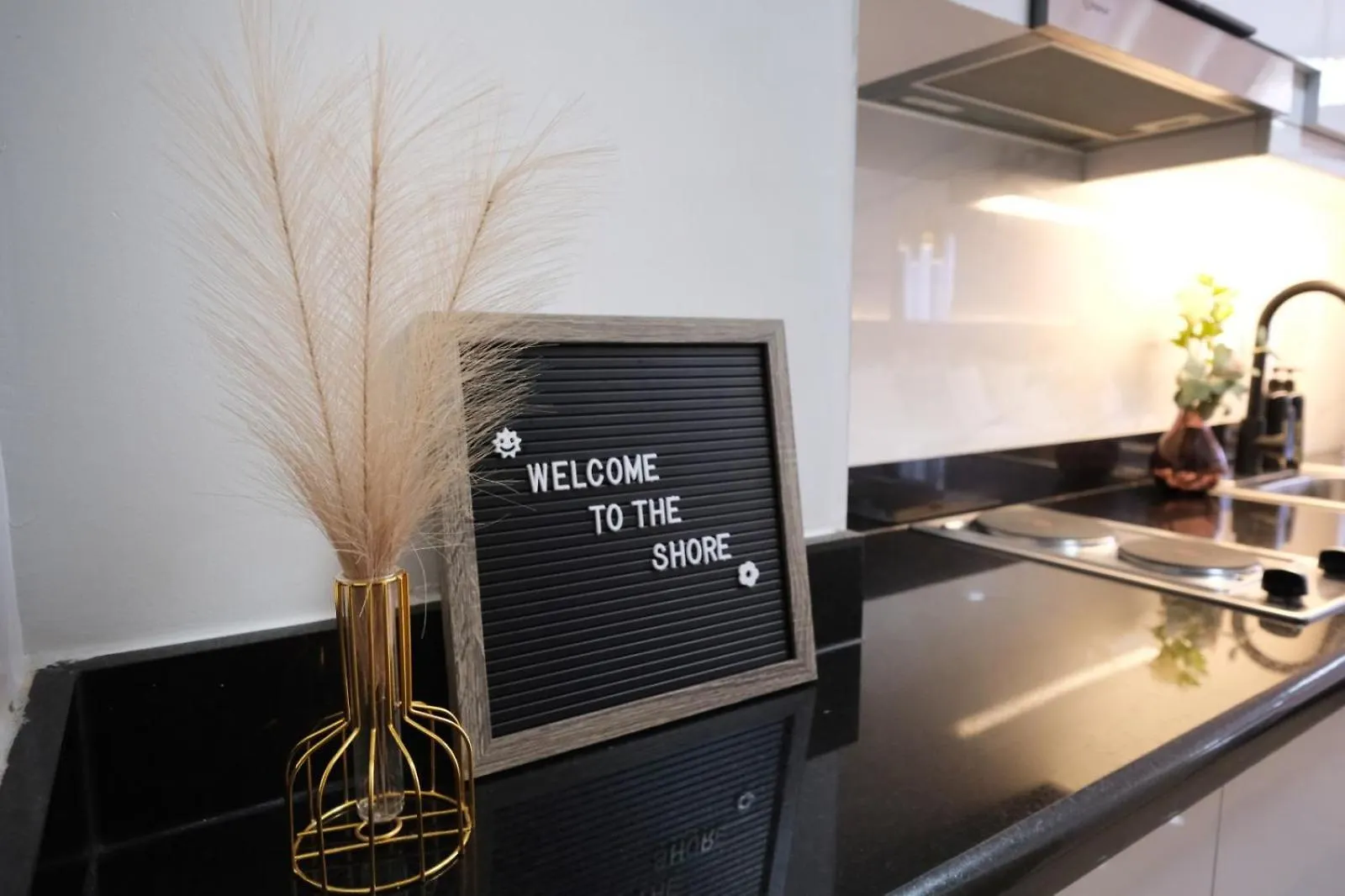 Apartment Staycation Near Mall Of Asia, Condotel With 2 Beds, Pasay Manila