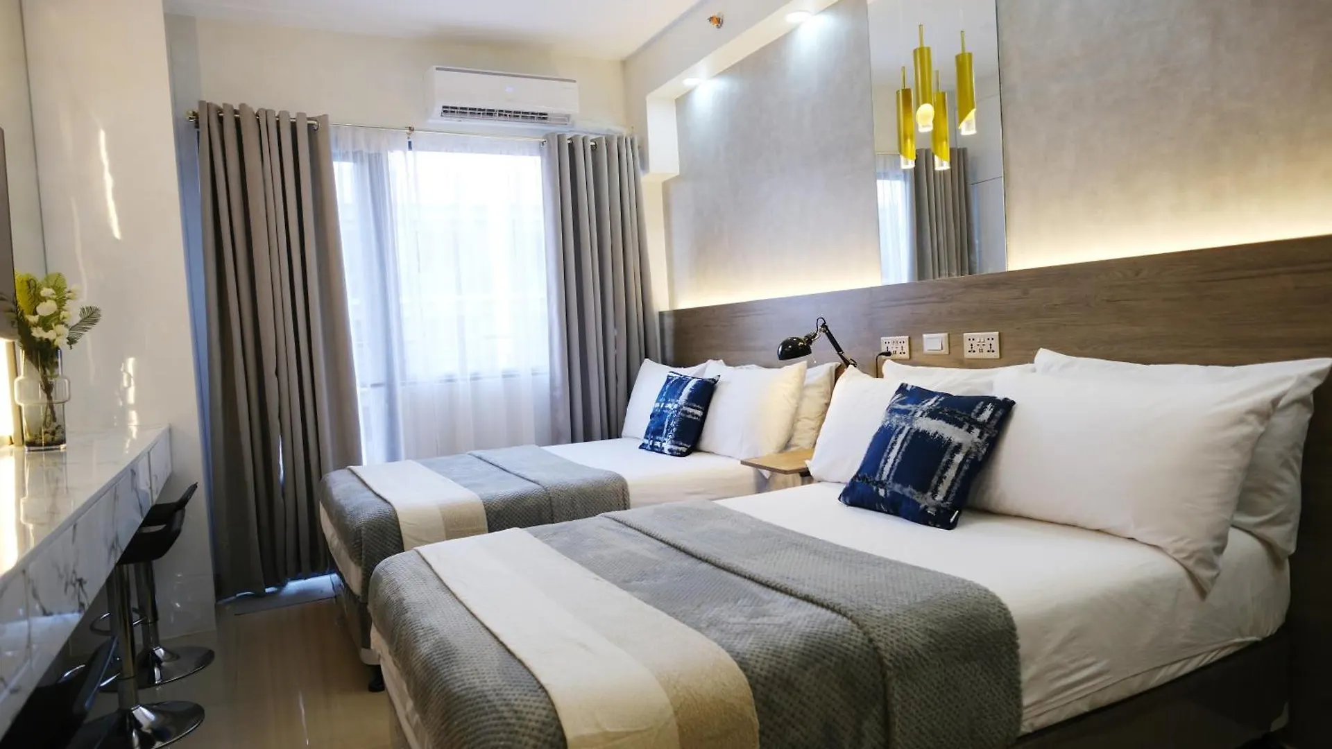 Staycation Near Mall Of Asia, Condotel With 2 Beds, Pasay Manila