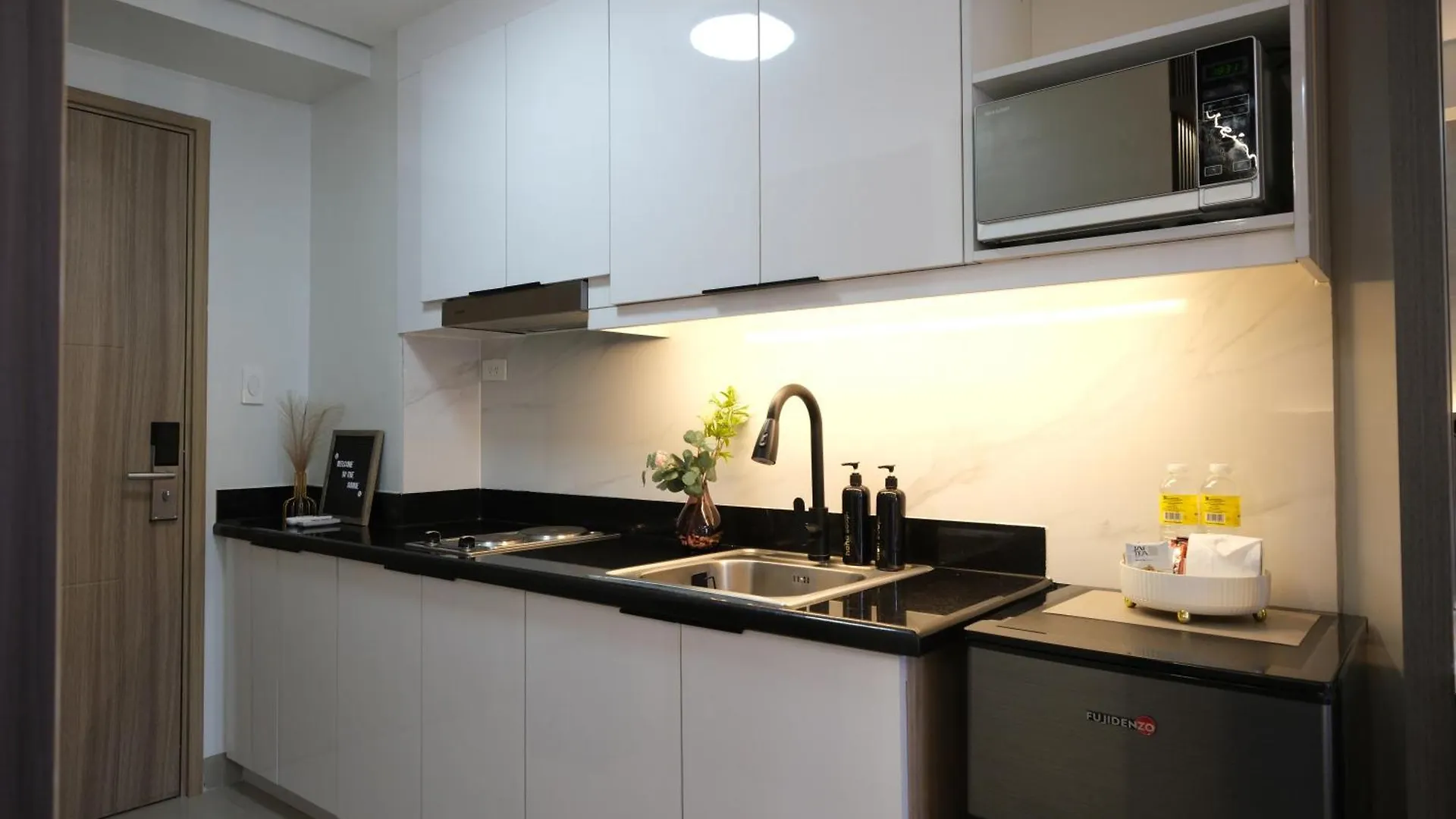 Apartment Staycation Near Mall Of Asia, Condotel With 2 Beds, Pasay Manila