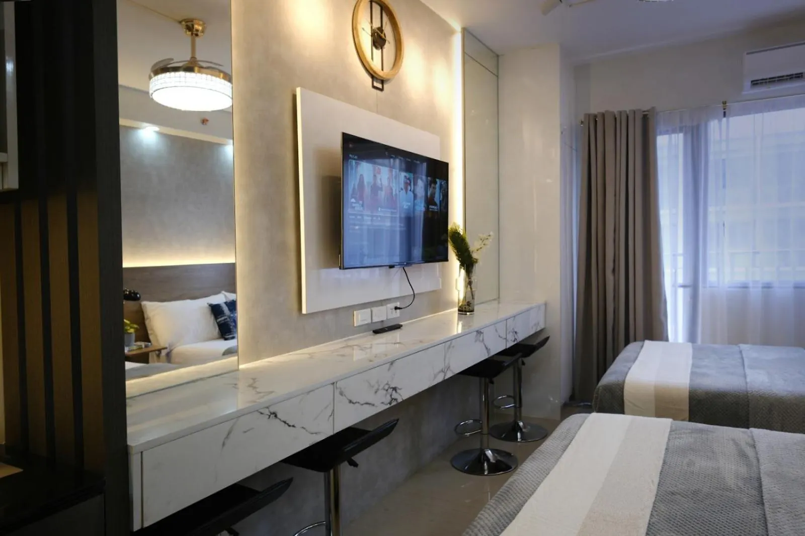 Staycation Near Mall Of Asia, Condotel With 2 Beds, Pasay Manila